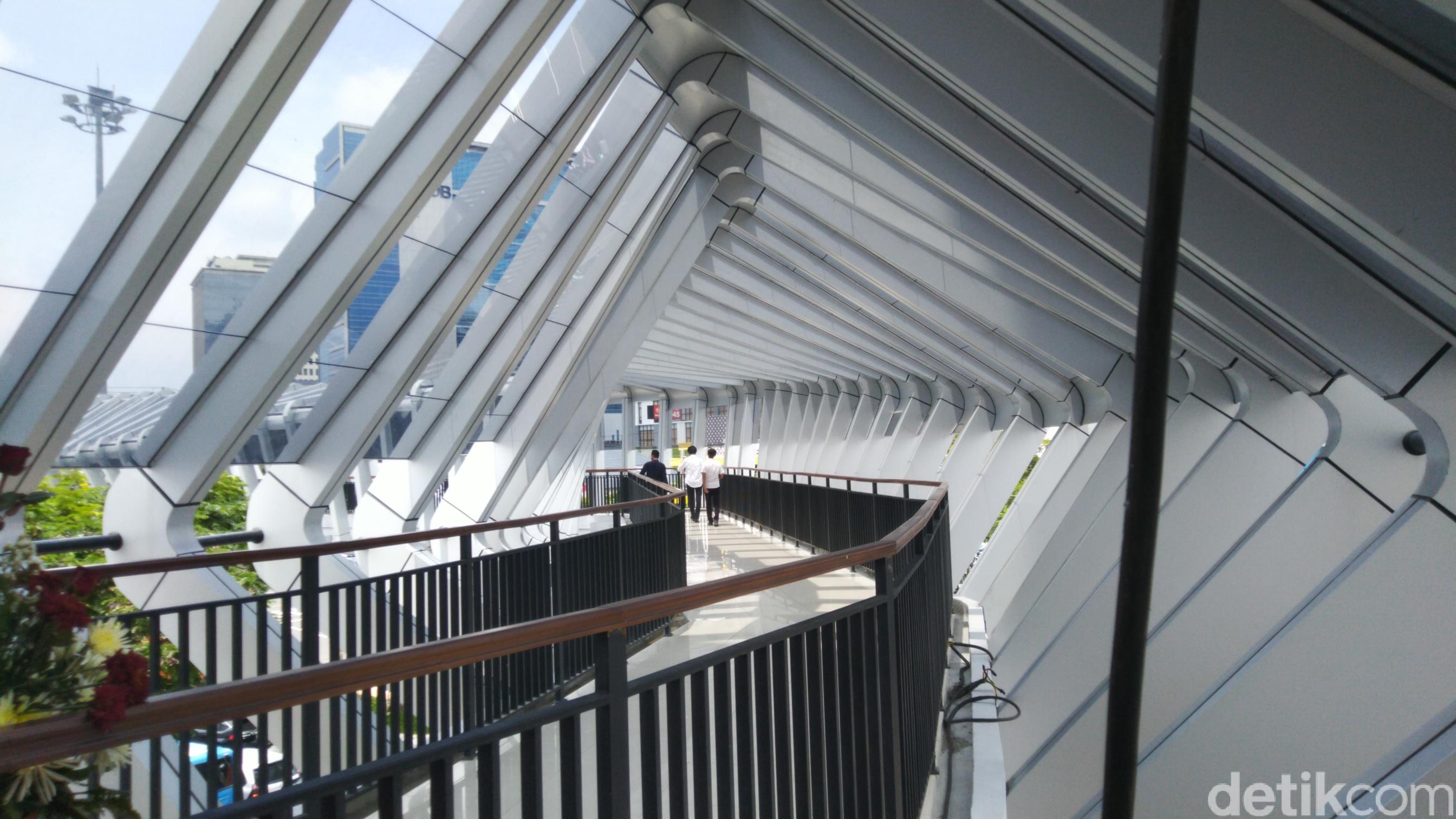 Semarang Punya JPO Skybridge Yang Instagramable Banget